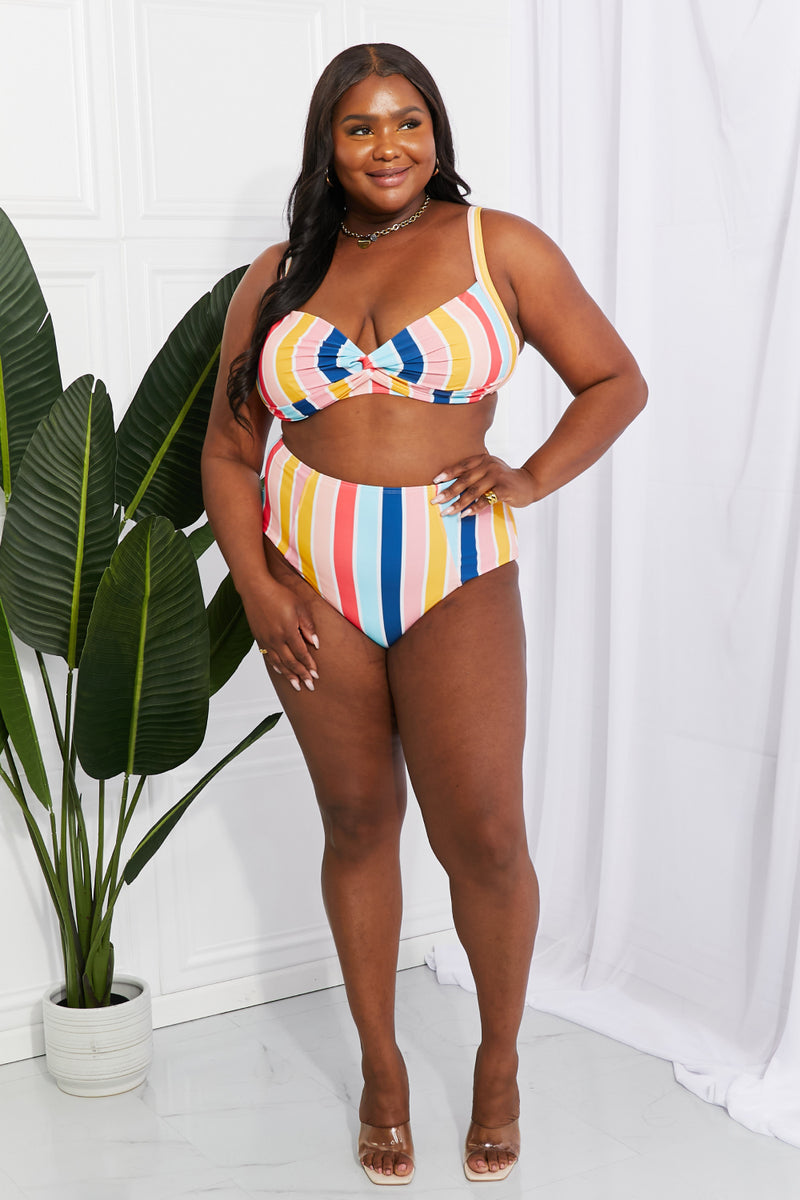 Bikini de talle alto con diseño a rayas Take A Dip Twist de Marina West Swim