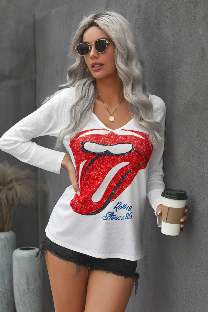 T-shirt graphique à col en V et lèvres