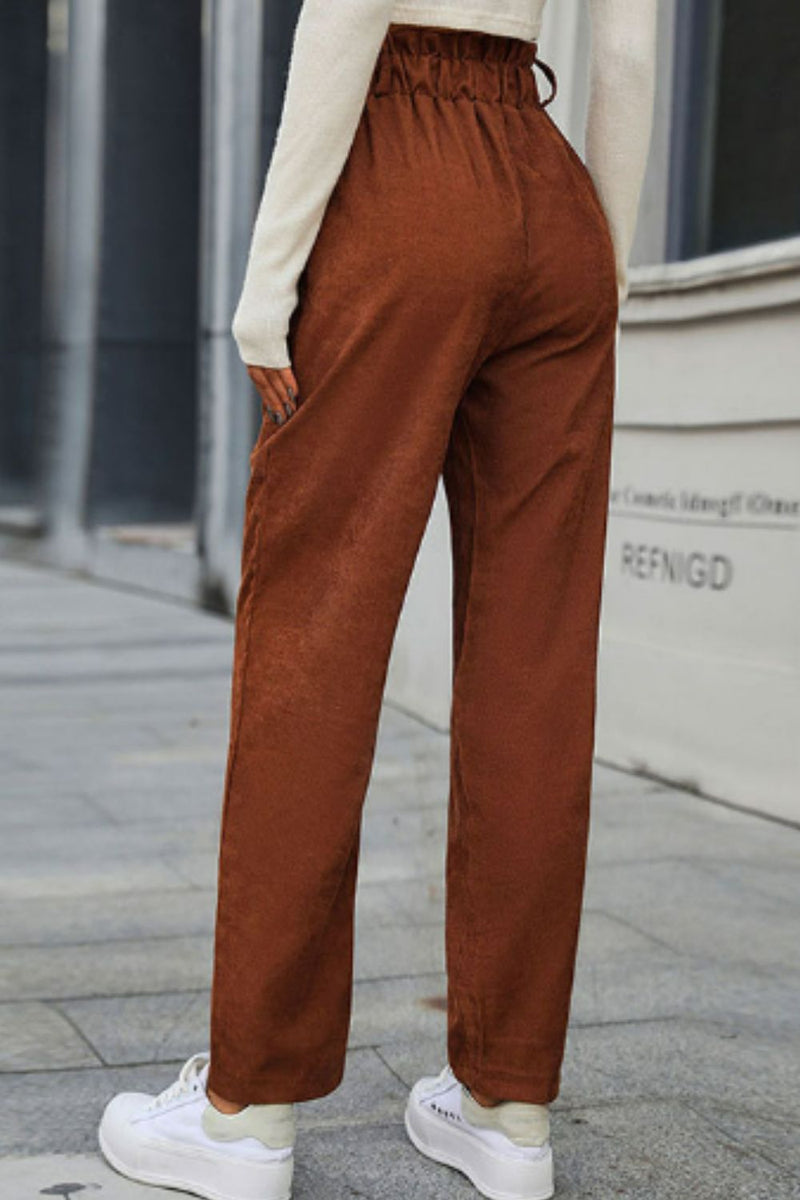 Pantalones de pernera recta con cintura paperbag y bolsillos