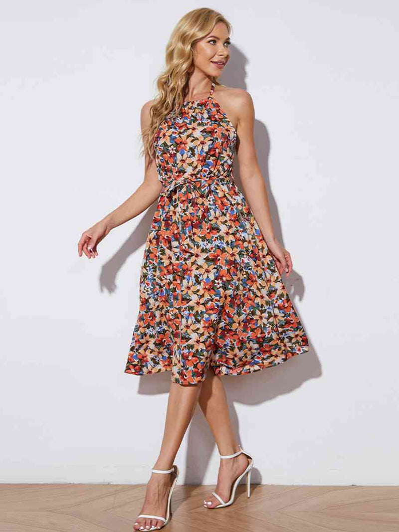 Vestido floral con cuello halter y cintura anudada sin espalda