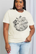 Camiseta de algodón con estampado de mariposas y hongos de tamaño completo de Simply Love