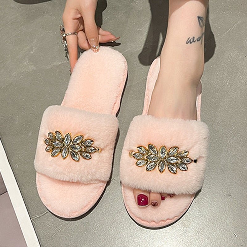 Pantuflas peludas para mujer con detalle de flores de cristal 