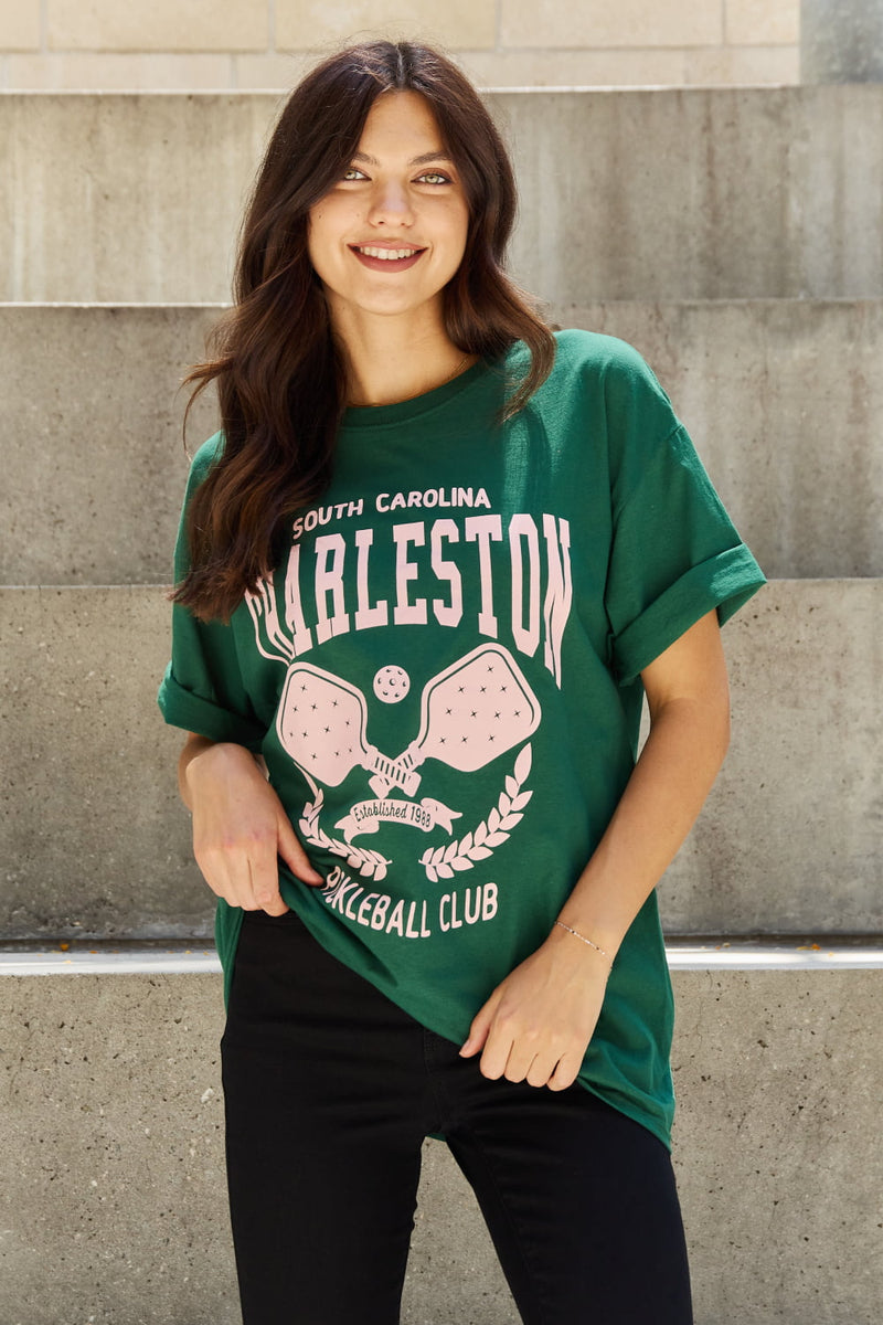 Camiseta gráfica extragrande de Sweet Claire "Charleston Pickleball Club"