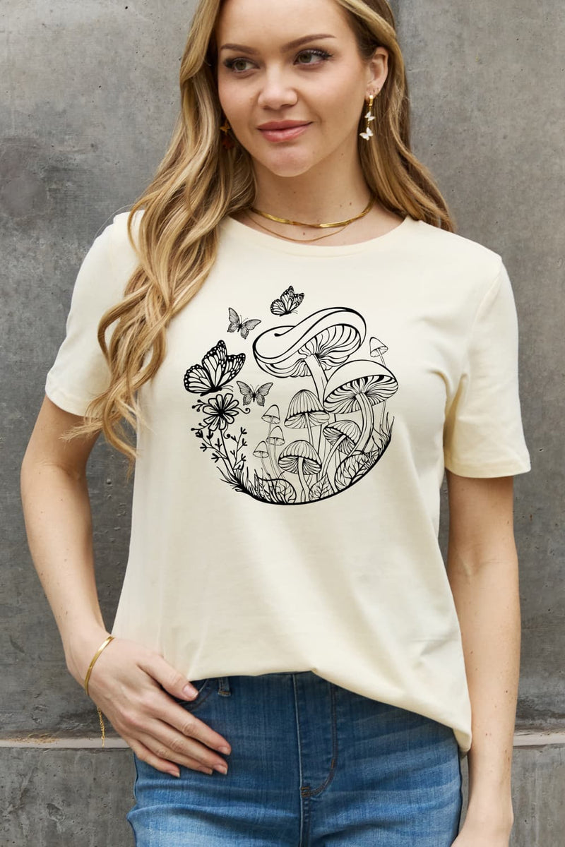 Camiseta de algodón con estampado de mariposas y hongos de tamaño completo de Simply Love